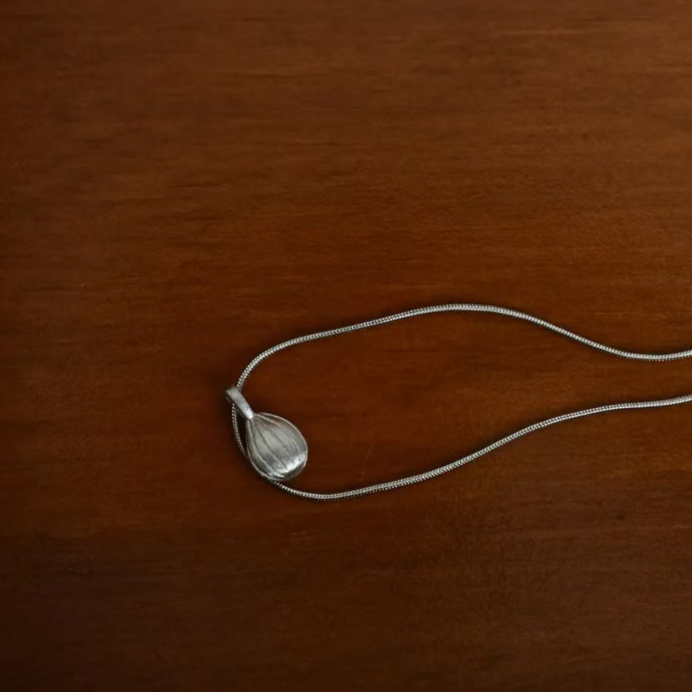 ALMOND NECKLACE